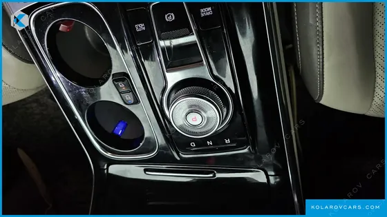 KIA CARNIVAL GASOLINE 7-SEATER HI-LIMOUSINE
