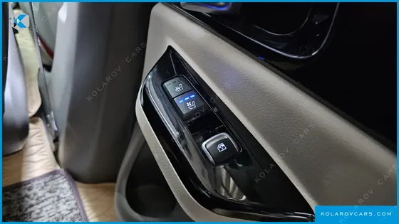 KIA CARNIVAL GASOLINE 7-SEATER HI-LIMOUSINE