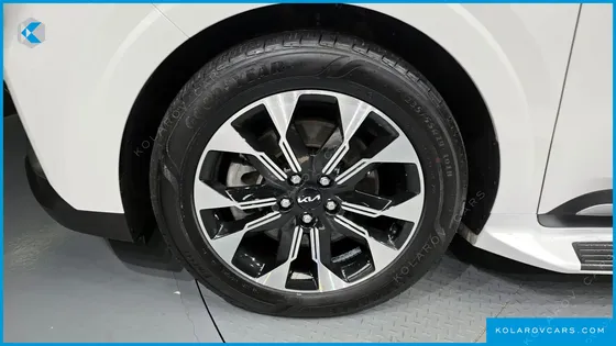 KIA CARNIVAL 9-SEATER NOBLESSE