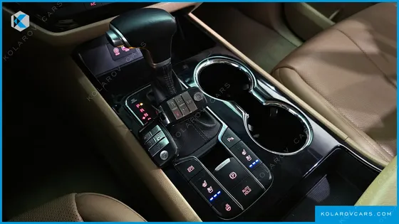 KIA CARNIVAL 7-SEATER LIMOUSINE