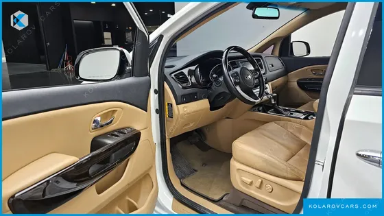 KIA CARNIVAL 7-SEATER LIMOUSINE