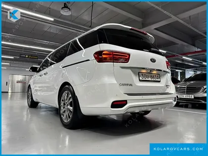 KIA CARNIVAL GASOLINE 7-SEATER LIMOUSINE