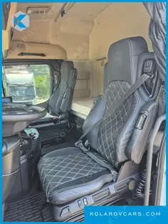 MERCEDES CARGO TRUCK 10X4