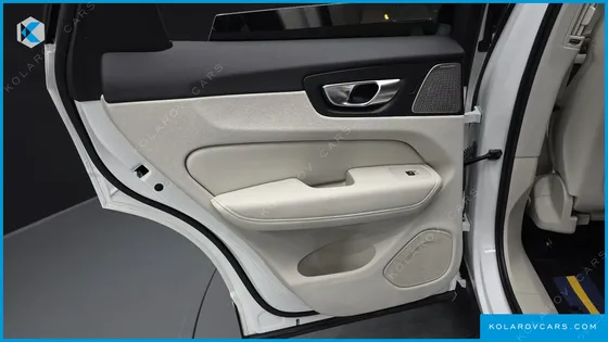 VOLVO XC60 B5 ULTRA DARK AIR SUS