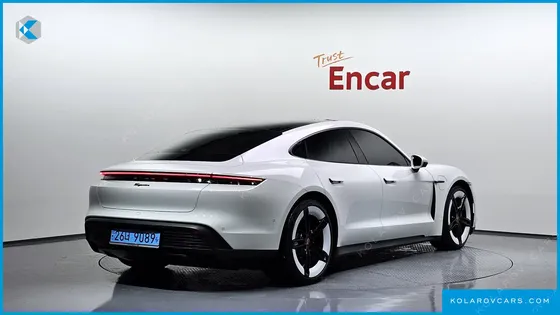 PORSCHE TAYCAN BASE