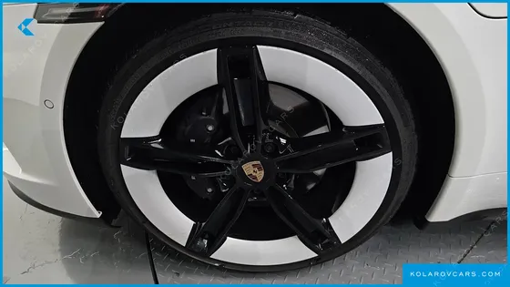 PORSCHE TAYCAN BASE