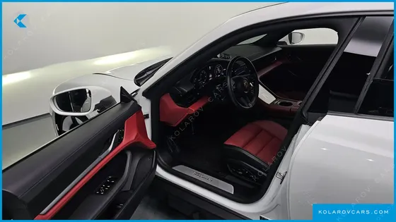 PORSCHE TAYCAN BASE