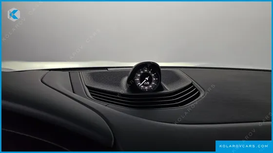 PORSCHE TAYCAN BASE