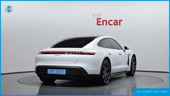 PORSCHE TAYCAN BASE