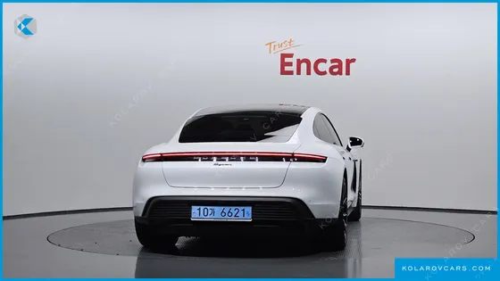 PORSCHE TAYCAN BASE