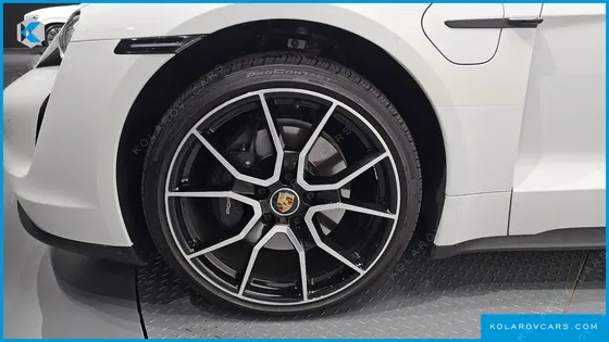 PORSCHE TAYCAN BASE