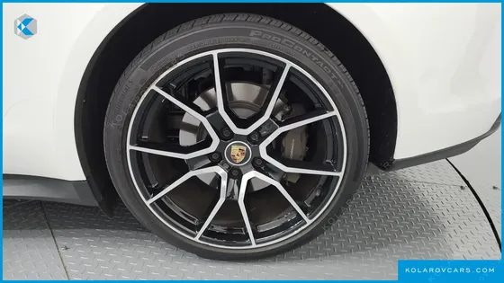 PORSCHE TAYCAN BASE