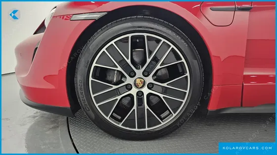 PORSCHE TAYCAN BASE