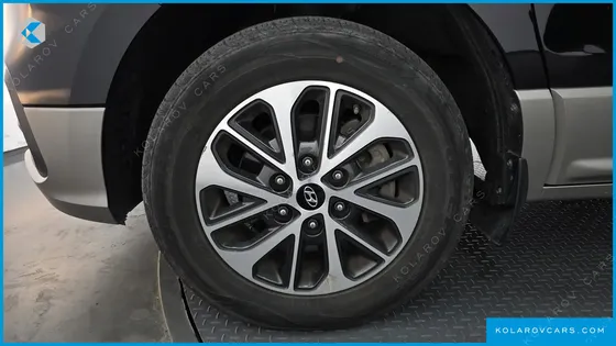 HYUNDAI STAREX 4WD URBAN 9-SEATER