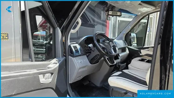 HYUNDAI SOLATI 11-SEATER