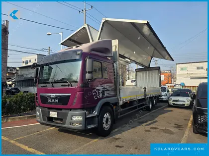 MAN TRUCK CARGO TRUCK 4X2