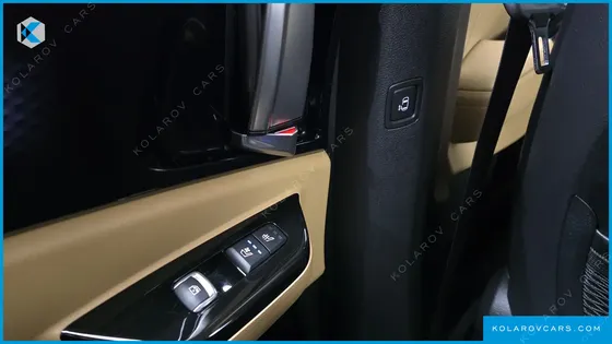 KIA CARNIVAL 9-SEATER SIGNATURE