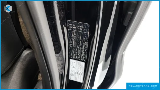 KIA CARNIVAL 9-SEATER SIGNATURE