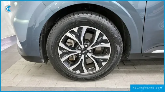 KIA CARNIVAL 9-SEATER NOBLESSE
