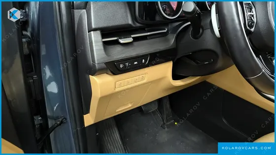 KIA CARNIVAL 9-SEATER NOBLESSE