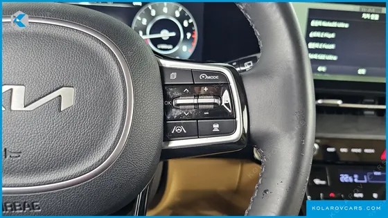 KIA CARNIVAL GASOLINE 9-SEATER SIGNATURE