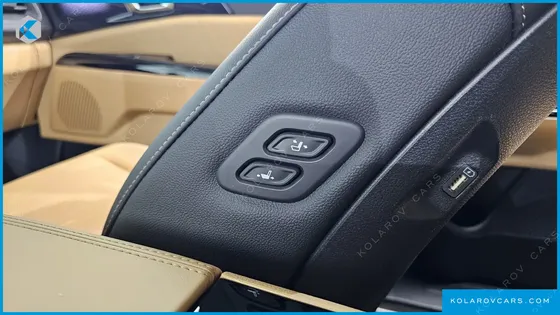 KIA CARNIVAL GASOLINE 9-SEATER SIGNATURE