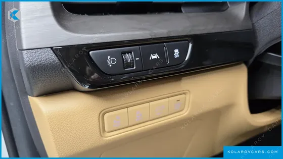 KIA CARNIVAL GASOLINE 7-SEATER SIGNATURE