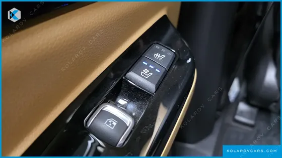KIA CARNIVAL GASOLINE 7-SEATER SIGNATURE