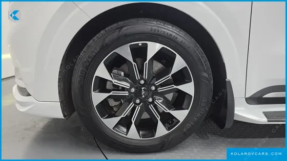 KIA CARNIVAL GASOLINE 9-SEATER NOBLESSE