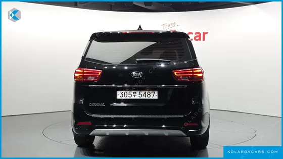 KIA CARNIVAL 9-SEATER NOBLESSE SPECIAL