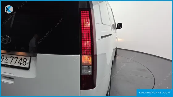 HYUNDAI STARIA CARGO 3-SEATER