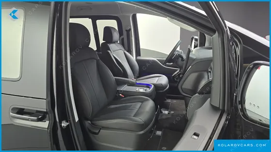 HYUNDAI STARIA 4WD LOUNGE 9-SEATER