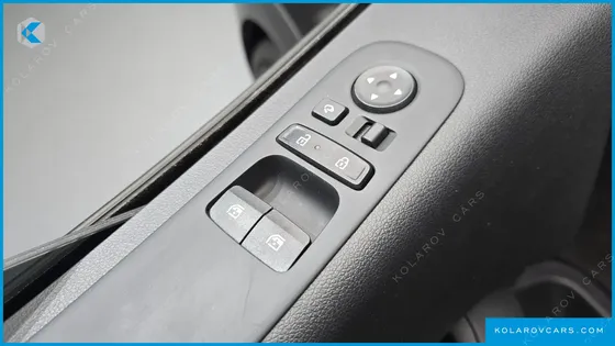 HYUNDAI STARIA 4WD LOUNGE 9-SEATER