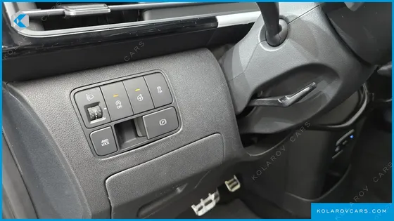 HYUNDAI STARIA 4WD LOUNGE 9-SEATER