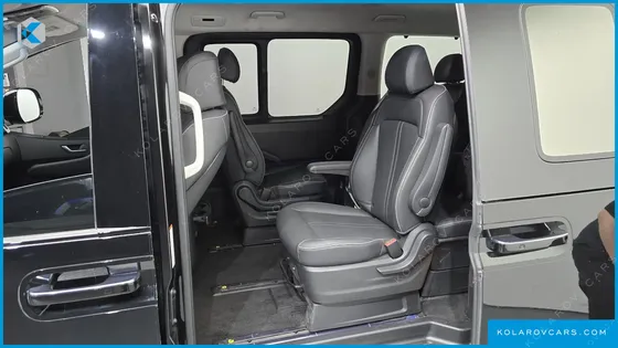 HYUNDAI STARIA 4WD LOUNGE 9-SEATER