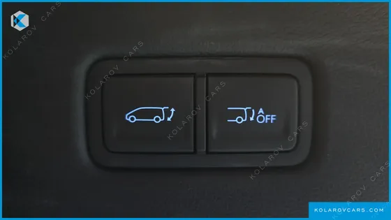 HYUNDAI STARIA 4WD LOUNGE 9-SEATER