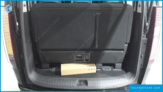 HYUNDAI STARIA 4WD LOUNGE 9-SEATER