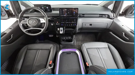 HYUNDAI STARIA LOUNGE 9-SEATER