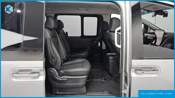 HYUNDAI STARIA LOUNGE 9-SEATER