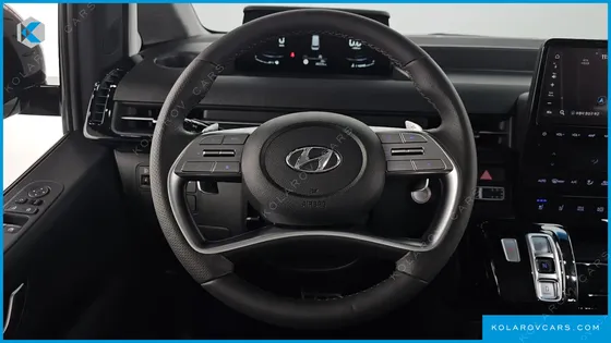 HYUNDAI STARIA LOUNGE 9-SEATER