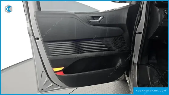 HYUNDAI STARIA LOUNGE 9-SEATER