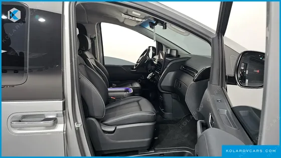 HYUNDAI STARIA LOUNGE 9-SEATER