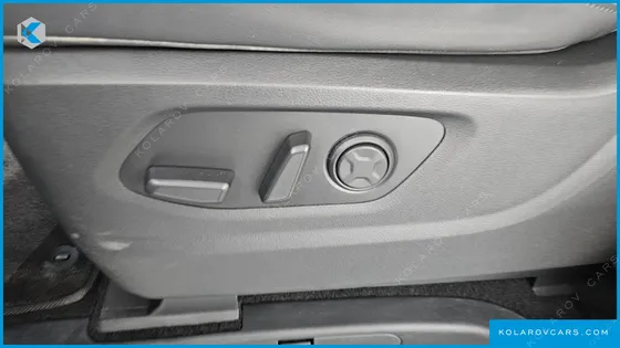 HYUNDAI STARIA LOUNGE 9-SEATER