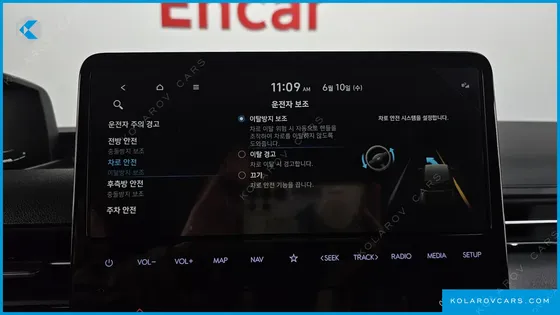 HYUNDAI STARIA LOUNGE 9-SEATER