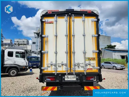 TATA DAEWOO NOBUS MID-SIZE TRUCK ROYAL