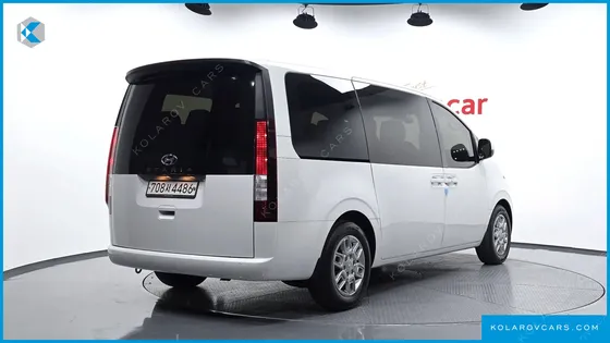 HYUNDAI STARIA TOURER 11-SEATER