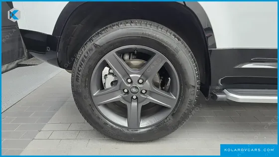 LAND ROVER DEFENDER 110 P300 X-DYNAMIC SE