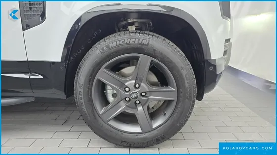 LAND ROVER DEFENDER 110 P300 X-DYNAMIC SE