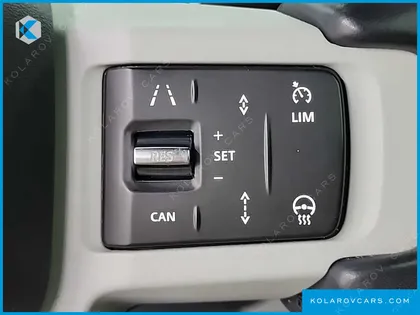 LAND ROVER DEFENDER 110 P300 X-DYNAMIC SE