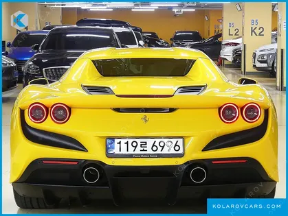 FERRARI F8 3.9 V8